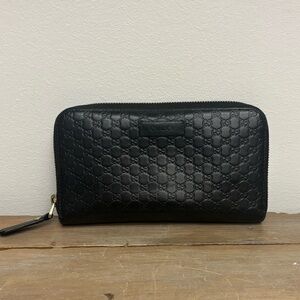 Authentic Gucci Microguccissima Black Leather Zipper Wallet